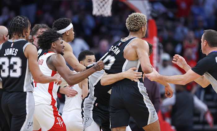 jeremy sochan rockets fight